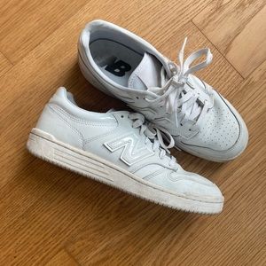 New balance white sneakers size 40.5 women 9.5 US. Perfect condition